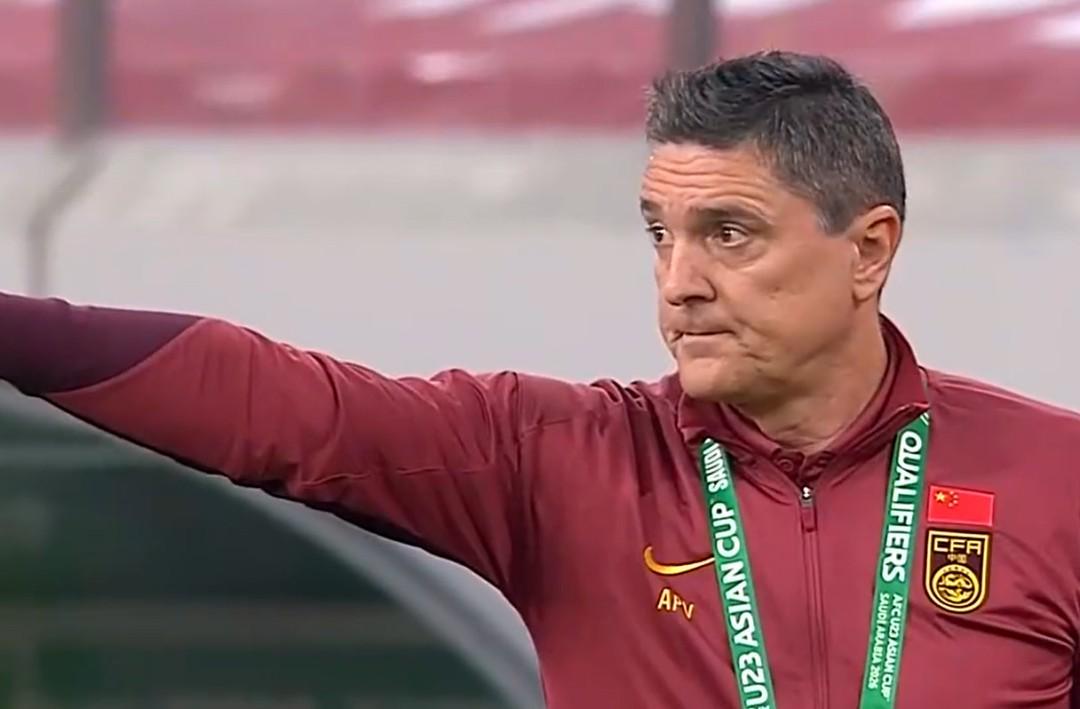 体坛：U22队内有种观点，安东尼奥擅长硬碰硬，踢弱队难大胜